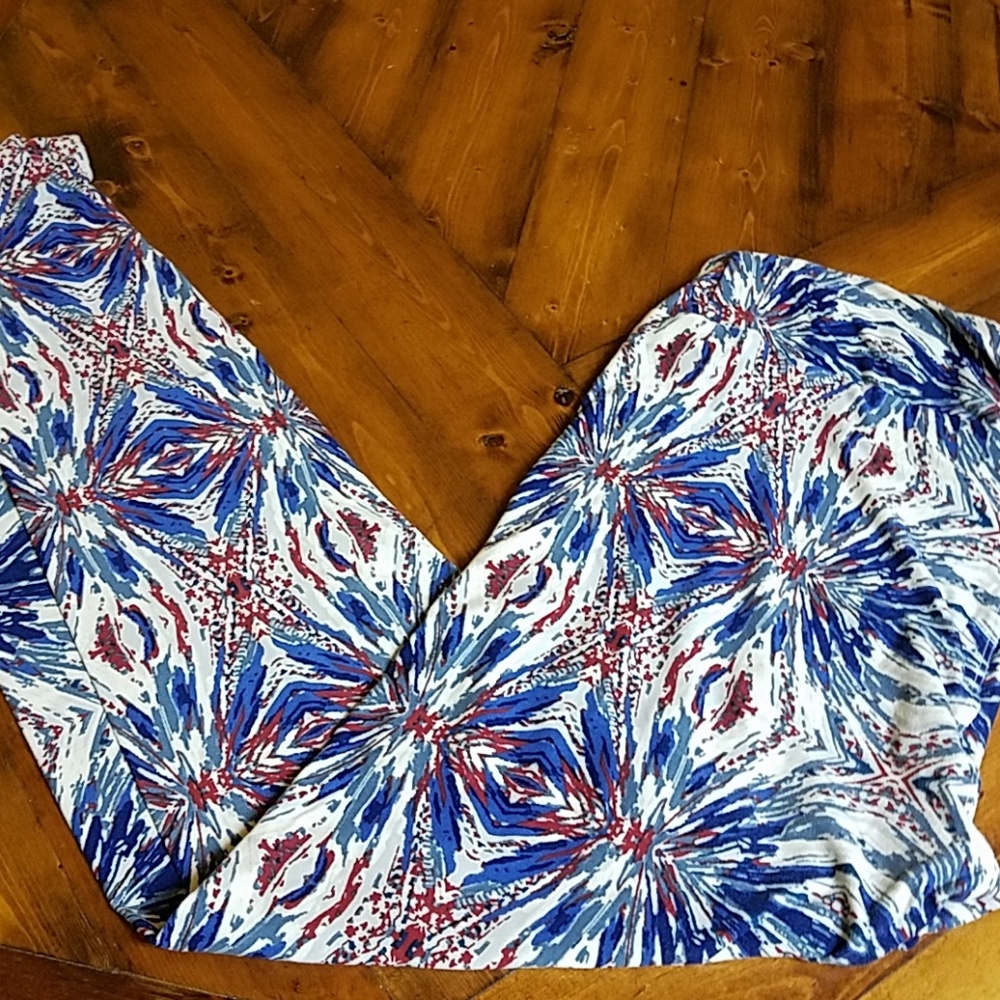 LuLaRoe red white and blue leggings great conditio